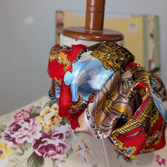 Italian Scarf‎ - Picture 2 of 4